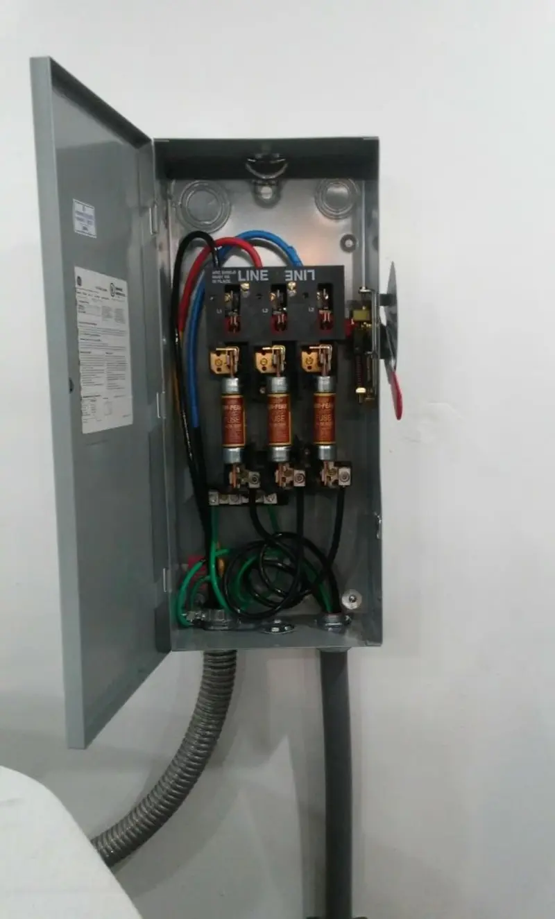 Three-phase disconnect switch installed for Smoke Detector Installation in Bay City